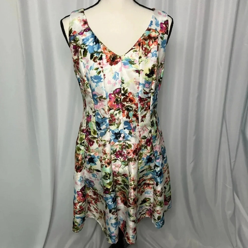 Madison Leigh Floral Pleated V-neck Swing Dress - size 6/8 - Picture 2 of 15